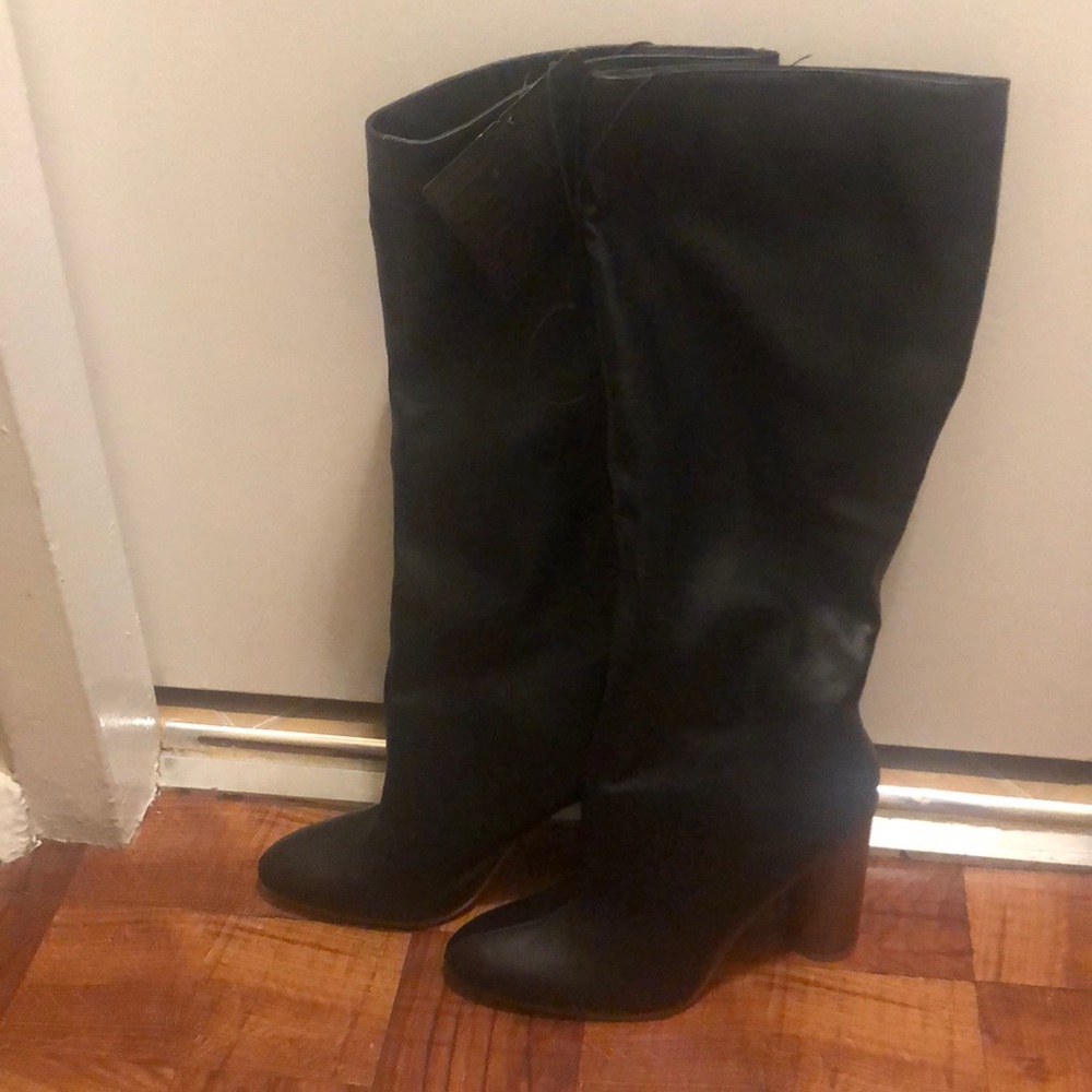 Black knee boots